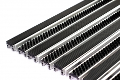 Грязезащитная алюминиевая решетка UrbaNN Classic БРС (резина+щетка+скребок), рис. 1