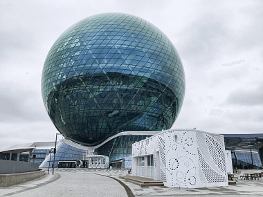 Деловые центры, гостиницы